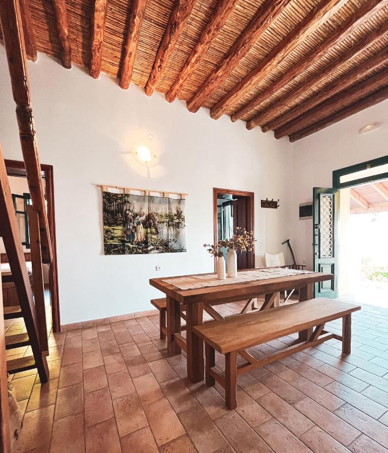 Monolithos  Batu Vacation House מראה חיצוני תמונה